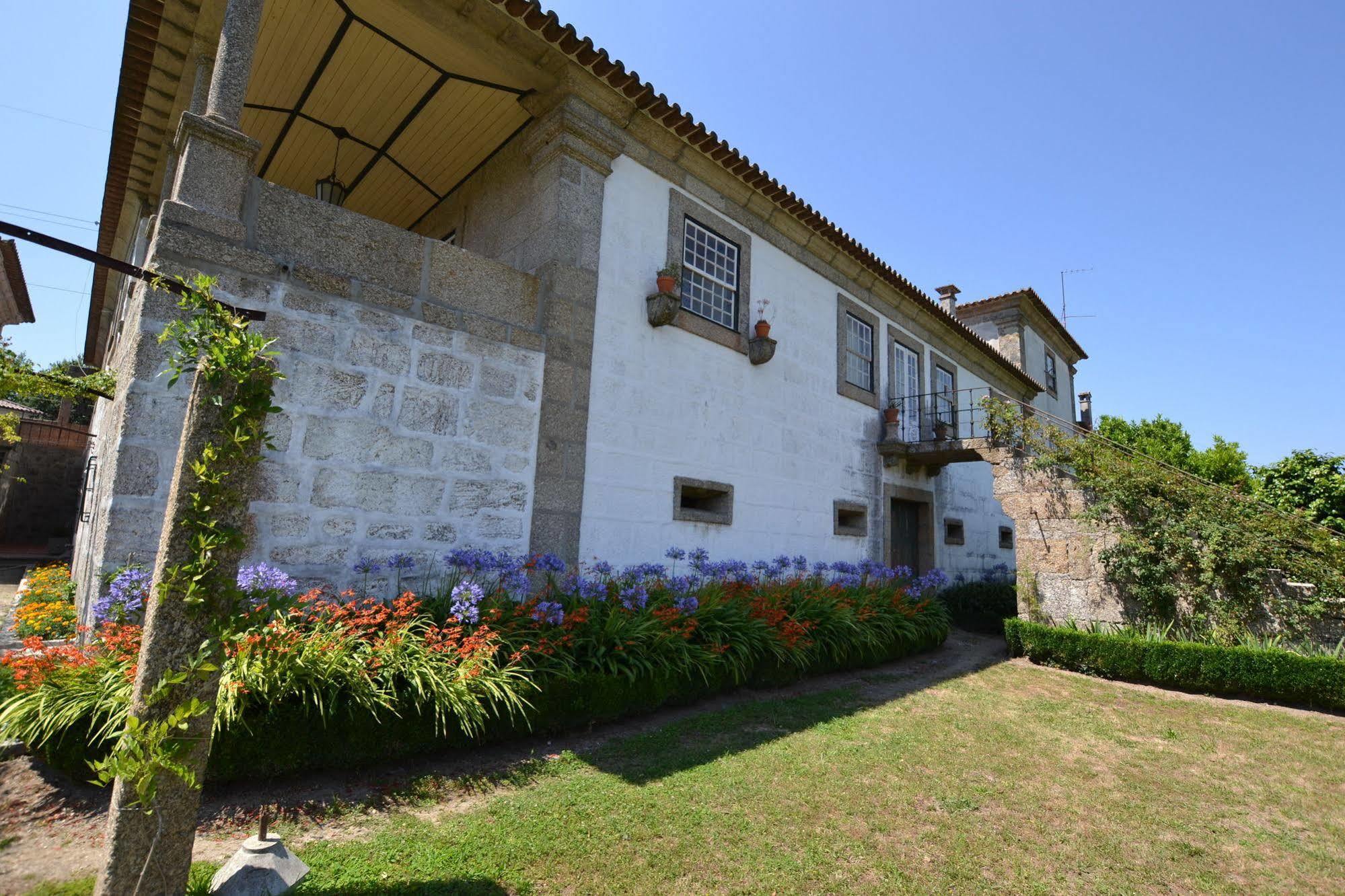 ギマランイス Casa Do Ribeiro Bed & Breakfast エクステリア 写真