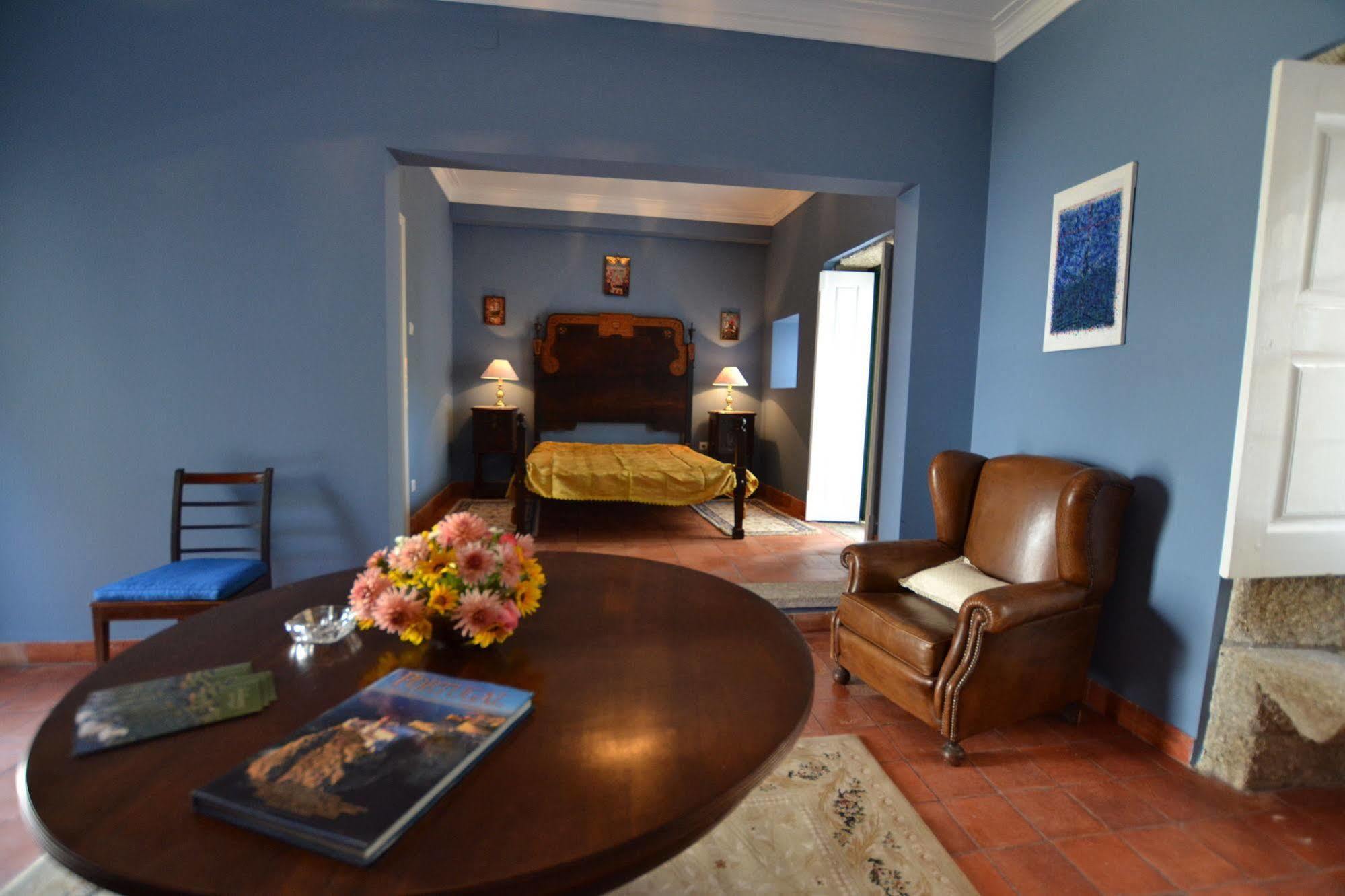ギマランイス Casa Do Ribeiro Bed & Breakfast エクステリア 写真