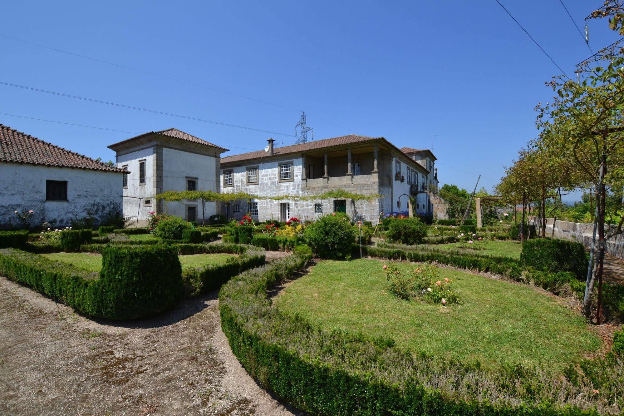 ギマランイス Casa Do Ribeiro Bed & Breakfast エクステリア 写真