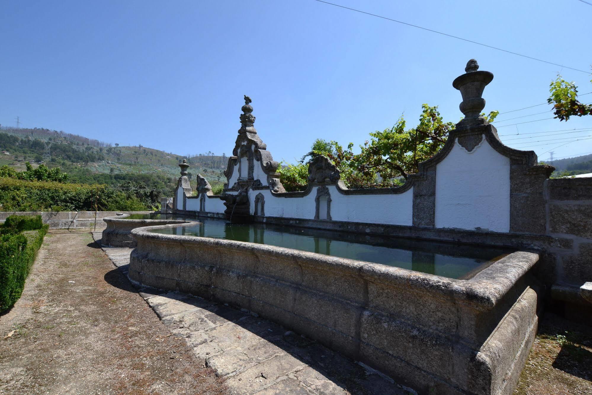 ギマランイス Casa Do Ribeiro Bed & Breakfast エクステリア 写真